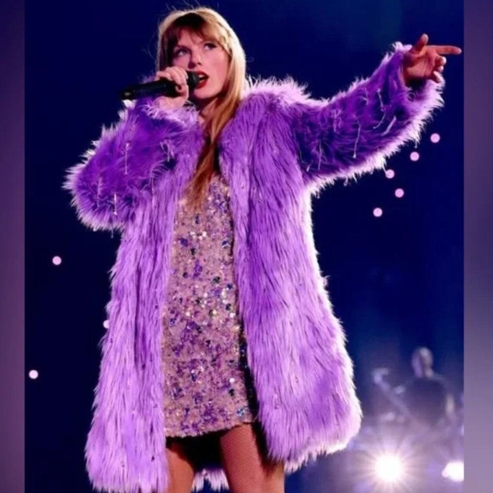 NWT🩷 HOT PINK Faux Fur Coat Coachella Sold Out on Website